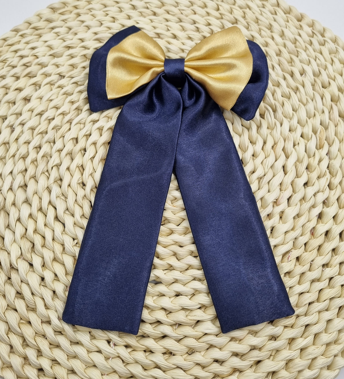 Rosita Margarita Pumahue — Azul Marino y Dorado