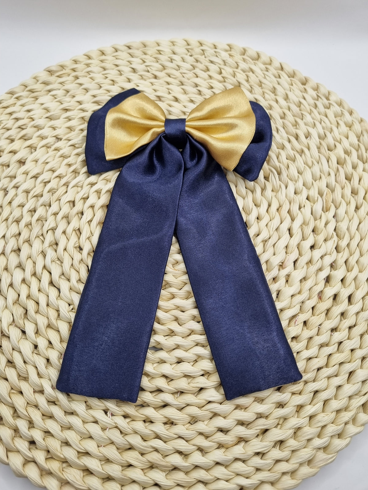 Rosita Margarita Pumahue — Azul Marino y Dorado