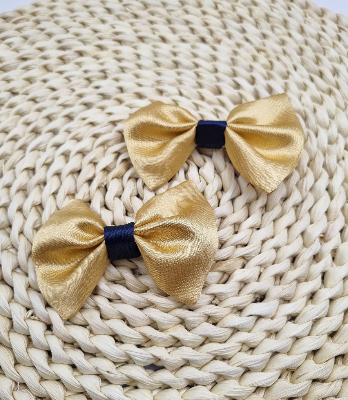 Par Mini Rositas Pumahue — Azul Marino y Dorado